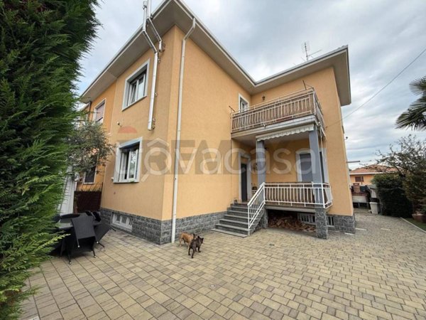 casa indipendente in vendita a Marnate