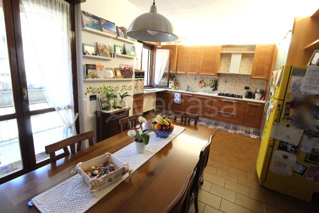 appartamento in vendita a Marnate in zona Nizzolina