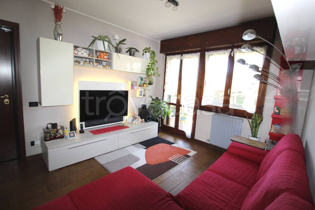 appartamento in vendita a Marnate in zona Nizzolina