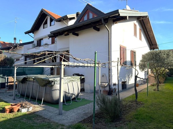 casa indipendente in vendita a Marnate