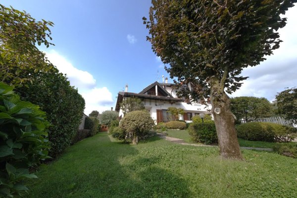 casa indipendente in vendita a Marnate in zona Nizzolina