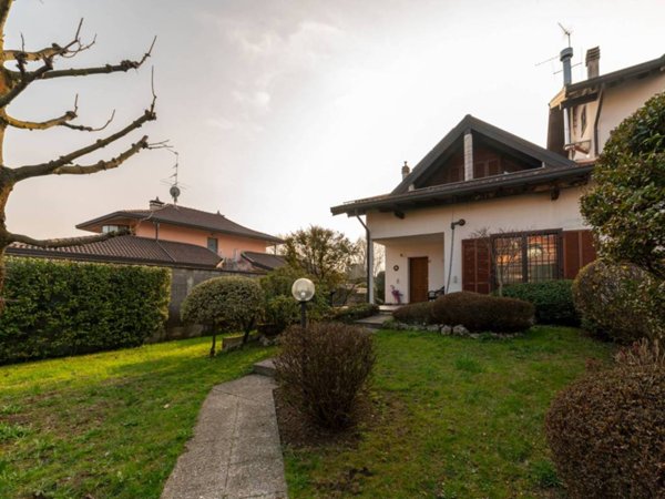 casa indipendente in vendita a Marnate