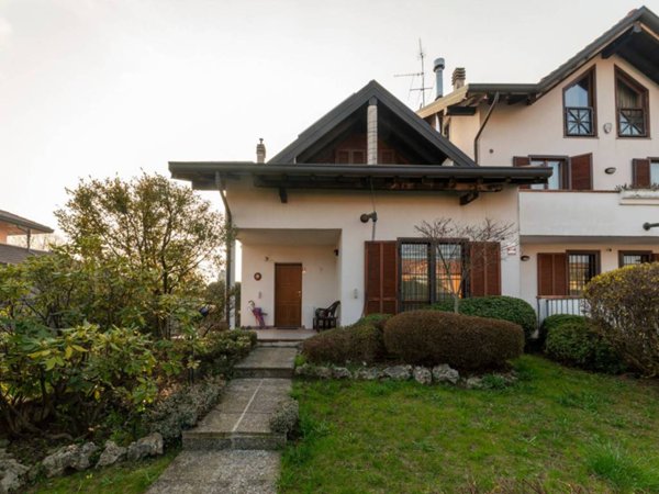 casa indipendente in vendita a Marnate