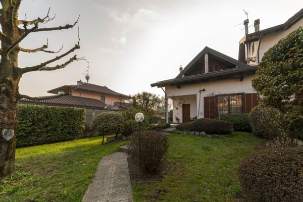 casa indipendente in vendita a Marnate