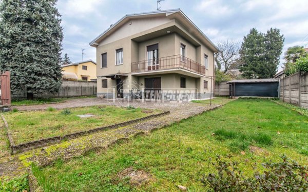 casa indipendente in vendita a Marnate