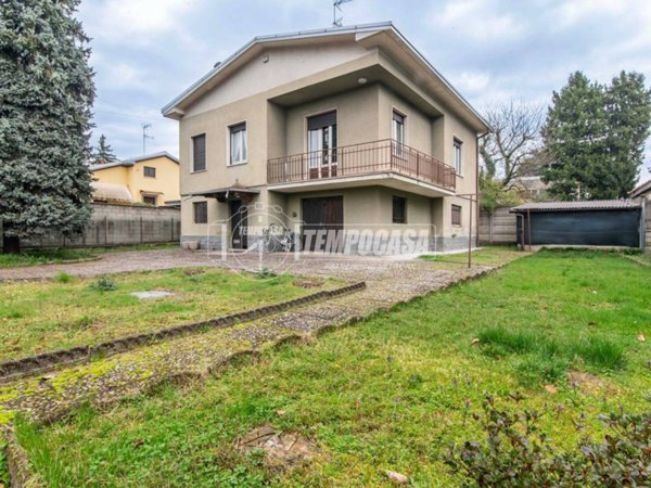 casa indipendente in vendita a Marnate