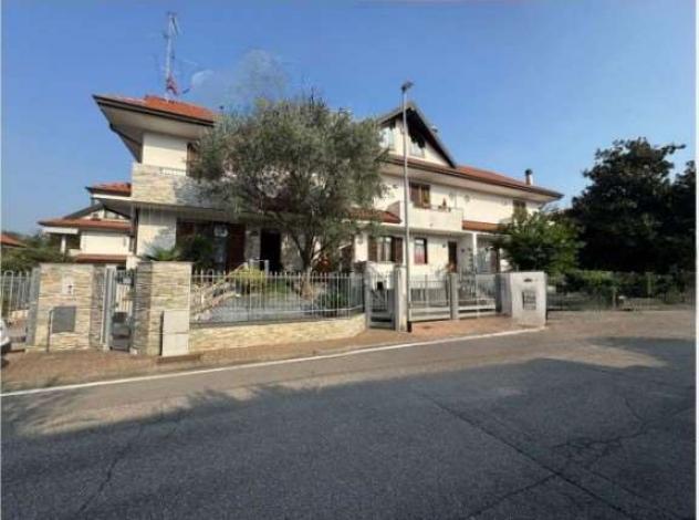 casa indipendente in vendita a Marnate