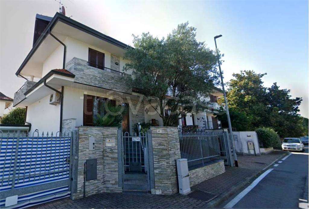 casa indipendente in vendita a Marnate