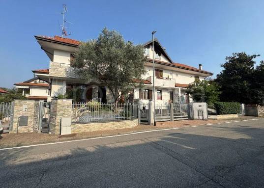 casa indipendente in vendita a Marnate