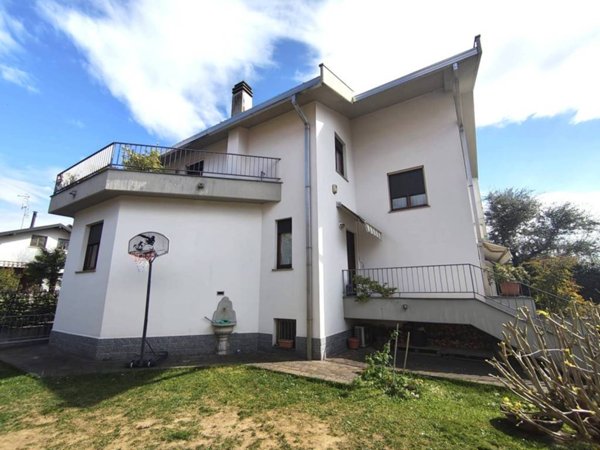 casa indipendente in vendita a Marnate