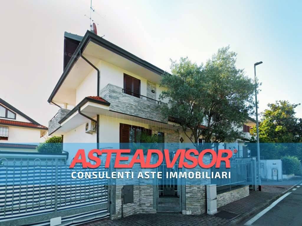 casa indipendente in vendita a Marnate