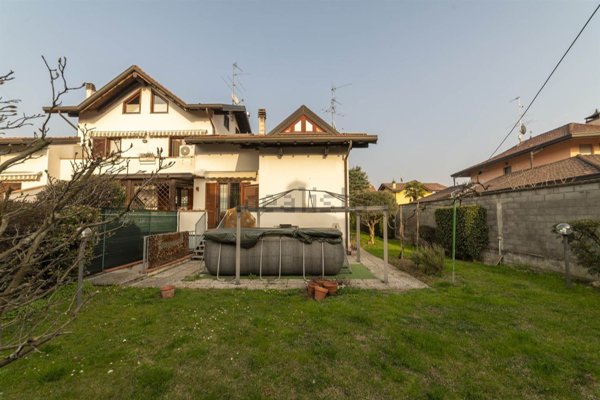 casa indipendente in vendita a Marnate