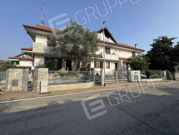 casa indipendente in vendita a Marnate