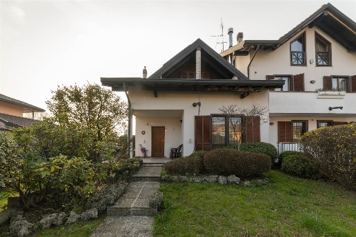 casa indipendente in vendita a Marnate