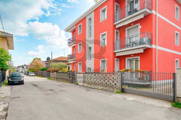 appartamento in vendita a Marnate in zona Nizzolina