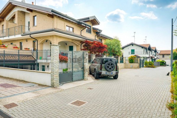 casa indipendente in vendita a Marnate