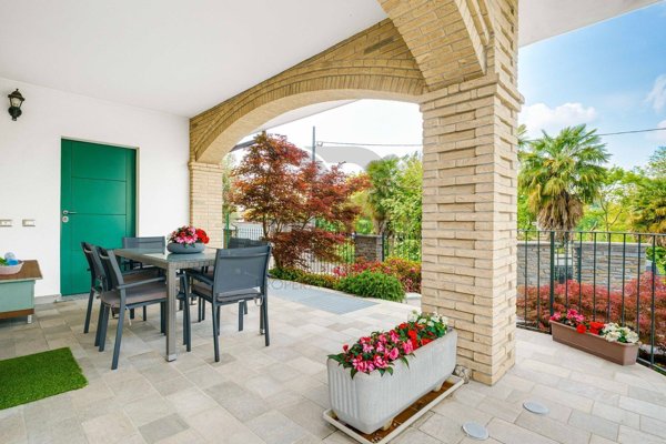 casa indipendente in vendita a Marnate