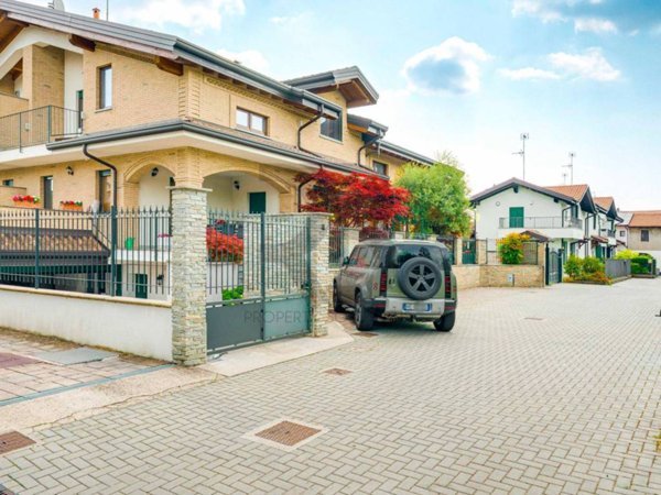 casa indipendente in vendita a Marnate