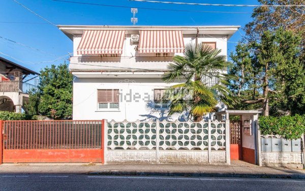 casa indipendente in vendita a Marnate