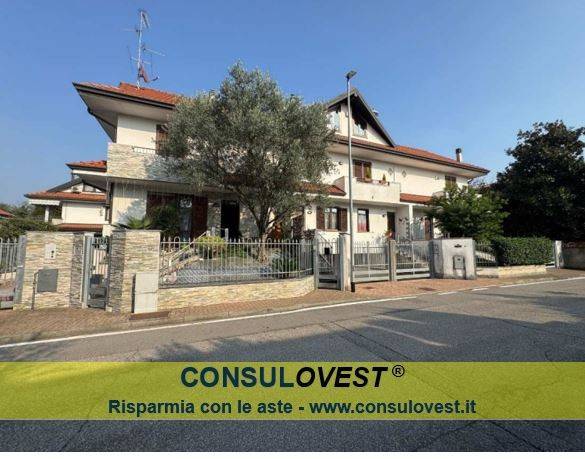 casa indipendente in vendita a Marnate