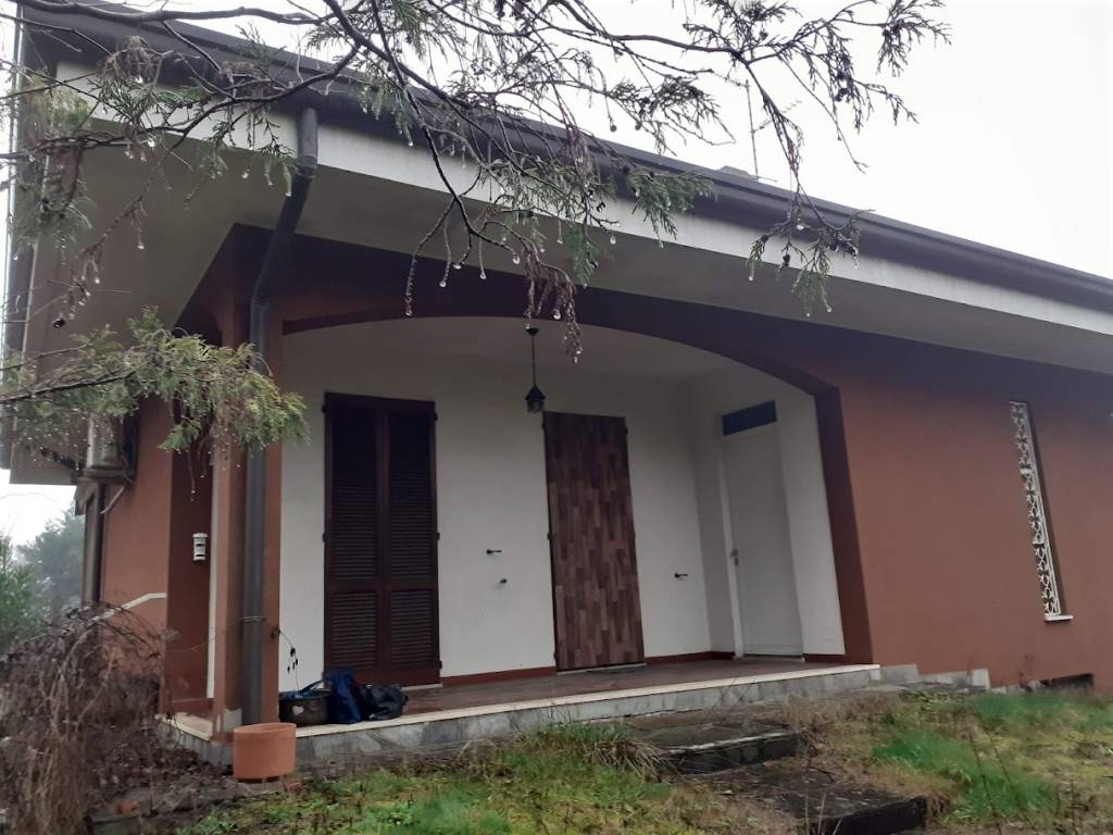 casa indipendente in vendita a Marnate