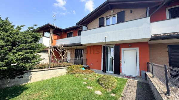 casa indipendente in vendita a Marnate