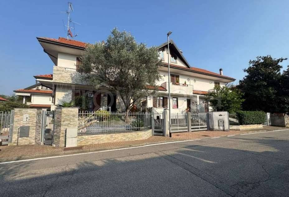 casa indipendente in vendita a Marnate