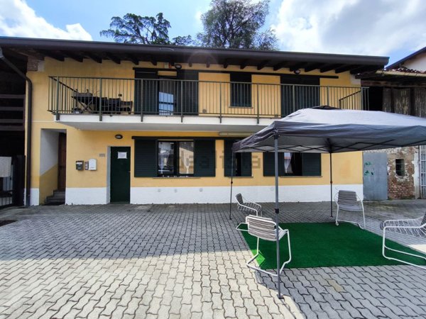 appartamento in vendita a Marnate in zona Nizzolina
