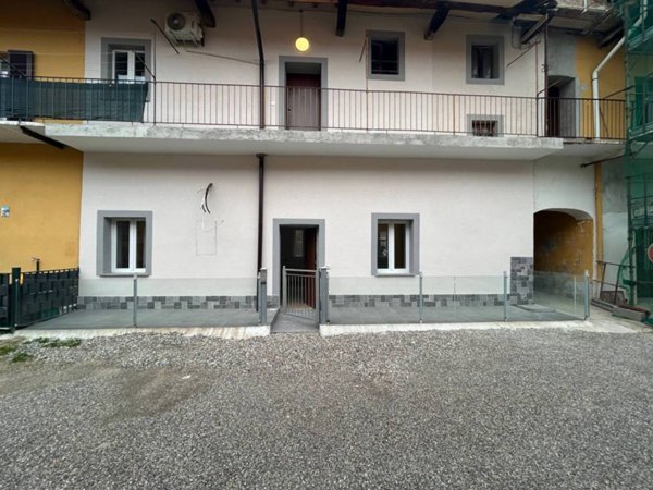 appartamento in vendita a Marnate in zona Nizzolina
