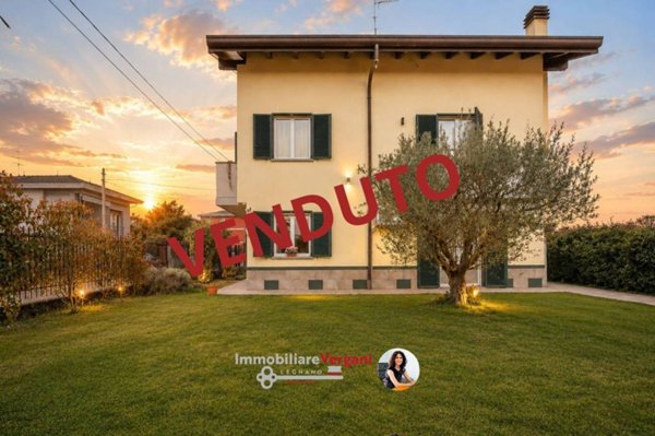 casa indipendente in vendita a Marnate