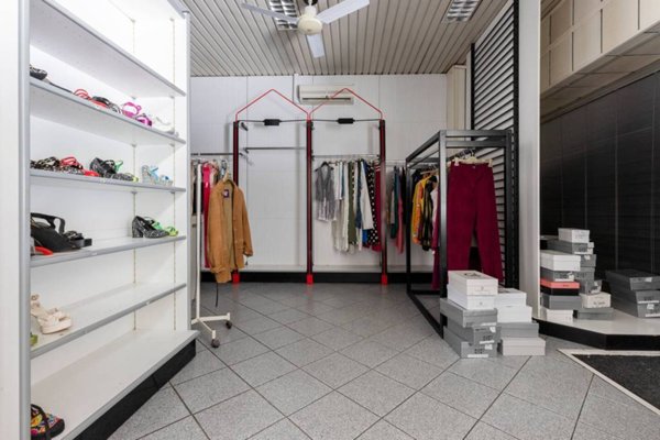 negozio in vendita a Marnate