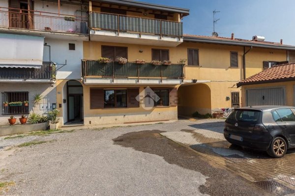appartamento in vendita a Marnate in zona Nizzolina