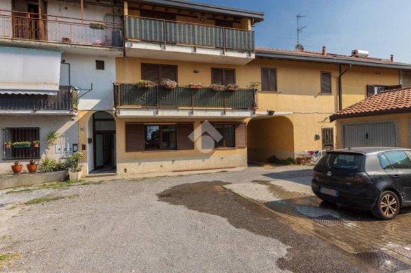 appartamento in vendita a Marnate in zona Nizzolina