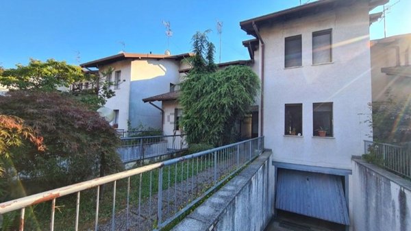 casa indipendente in vendita a Marnate in zona Nizzolina