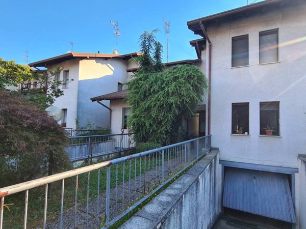 casa indipendente in vendita a Marnate in zona Nizzolina
