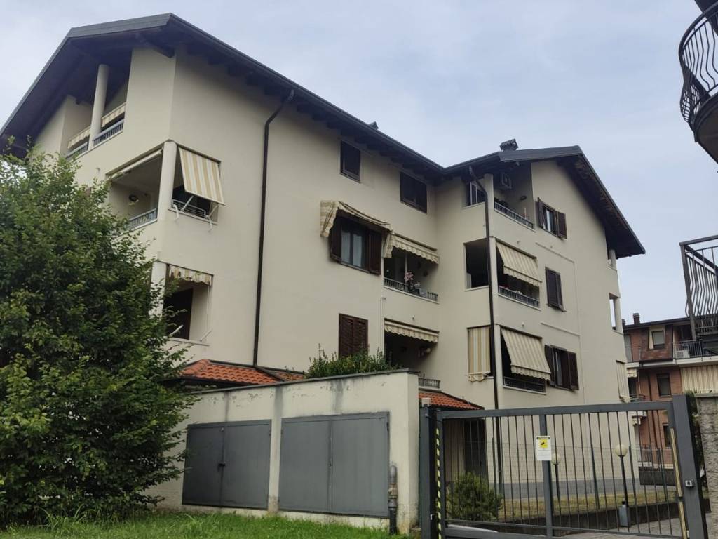appartamento in vendita a Marnate in zona Nizzolina