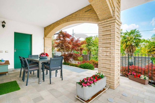 casa indipendente in vendita a Marnate