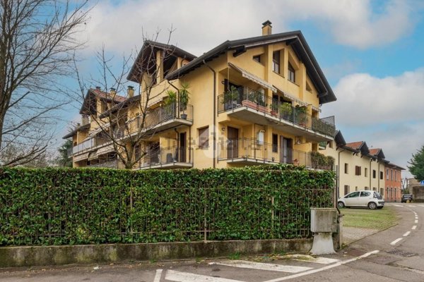 appartamento in vendita a Marnate in zona Nizzolina