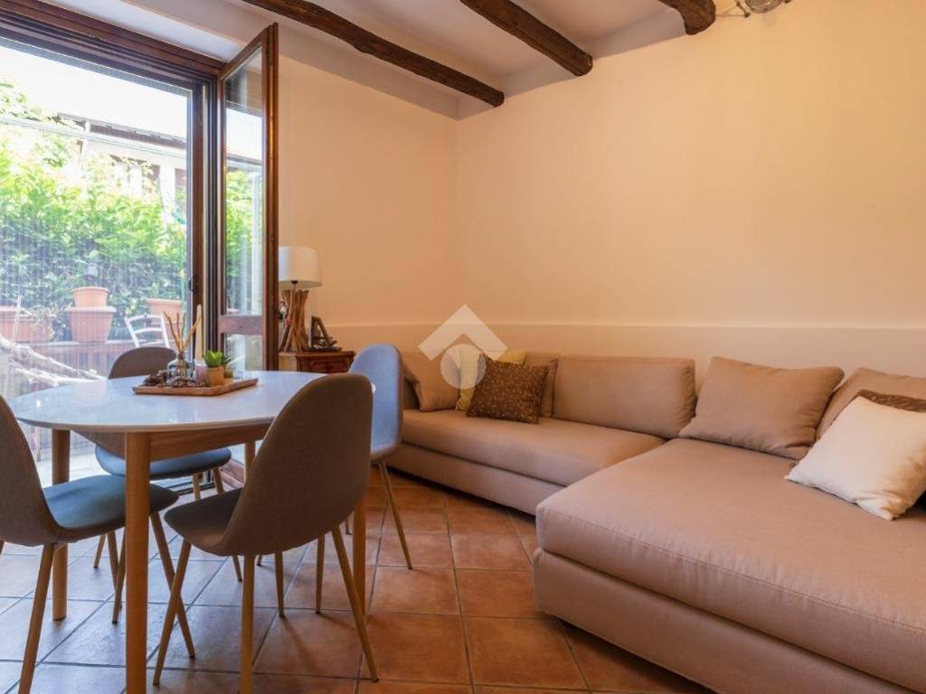 casa indipendente in vendita a Marnate