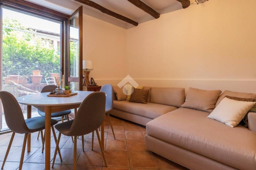 casa indipendente in vendita a Marnate