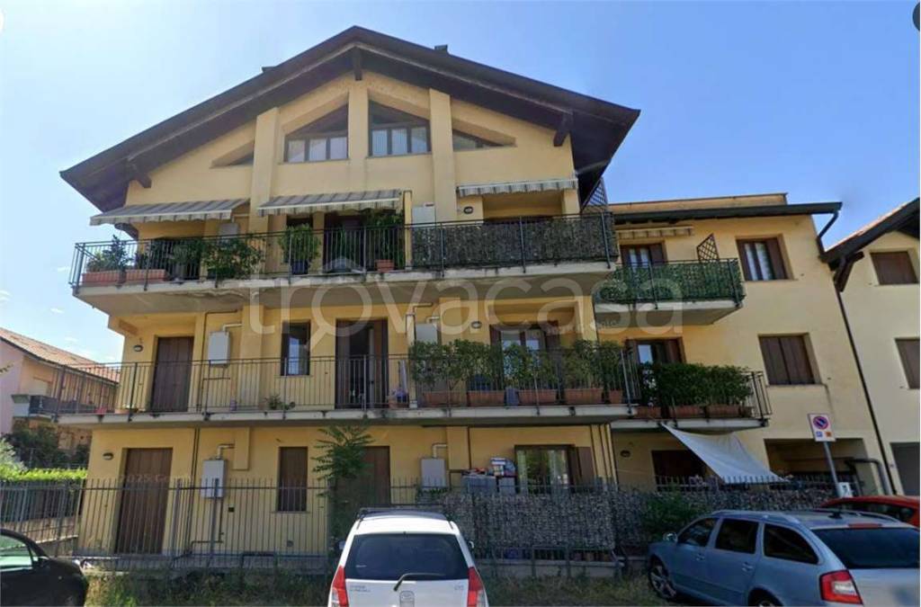 appartamento in vendita a Marnate in zona Nizzolina