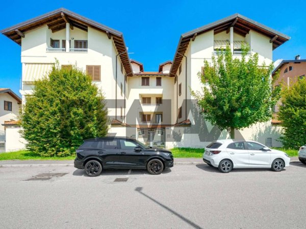 appartamento in vendita a Marnate in zona Nizzolina