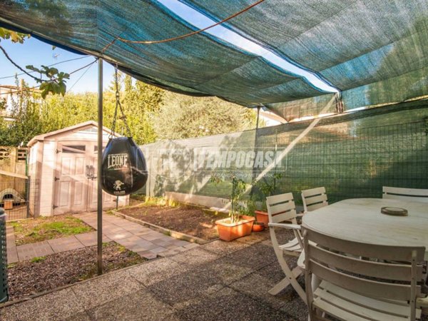 appartamento in vendita a Marnate in zona Nizzolina