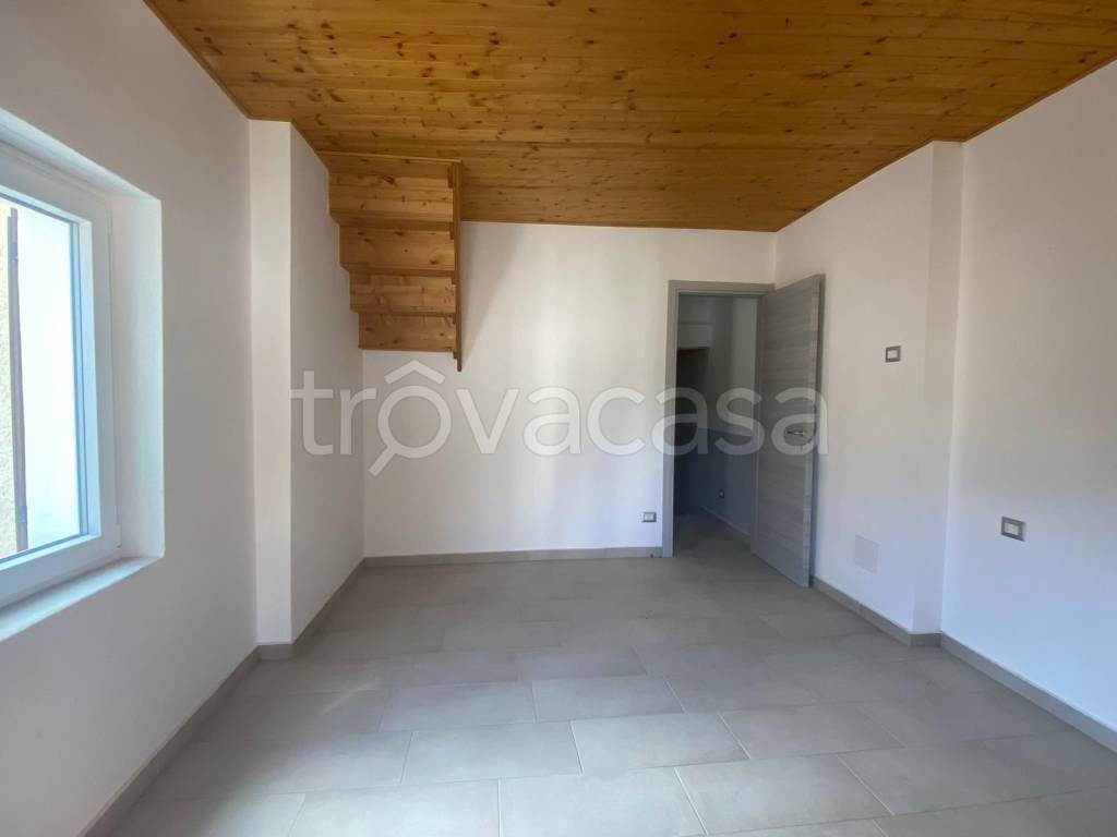 casa indipendente in vendita a Marzio