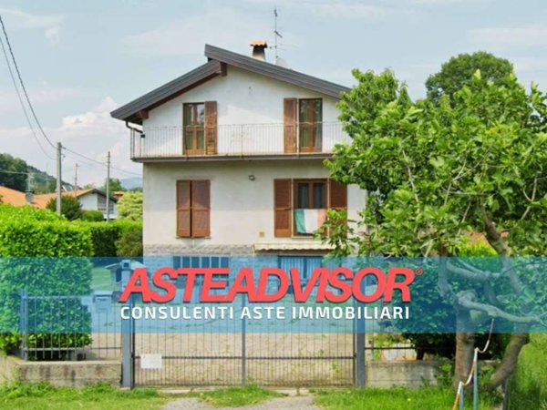 casa indipendente in vendita a Mercallo