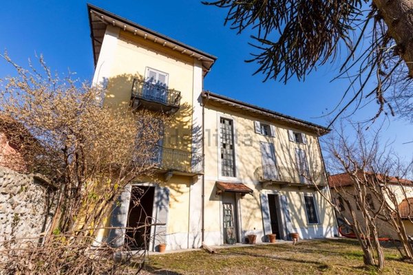 casa indipendente in vendita a Mercallo