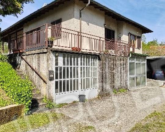 casa indipendente in vendita a Mercallo