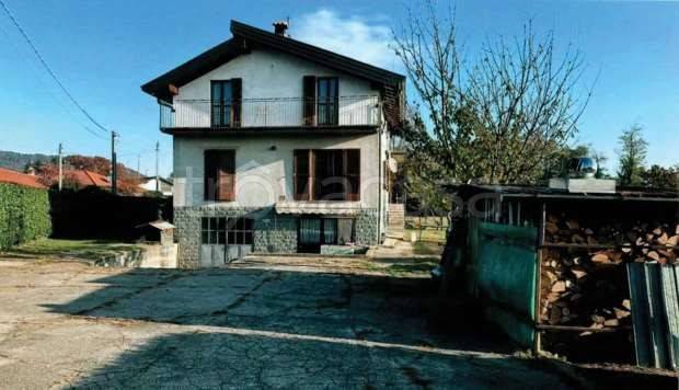 casa indipendente in vendita a Mercallo