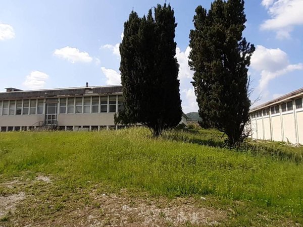 locale commerciale in vendita a Mercallo