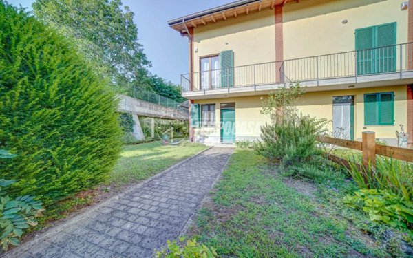 casa indipendente in vendita a Mercallo